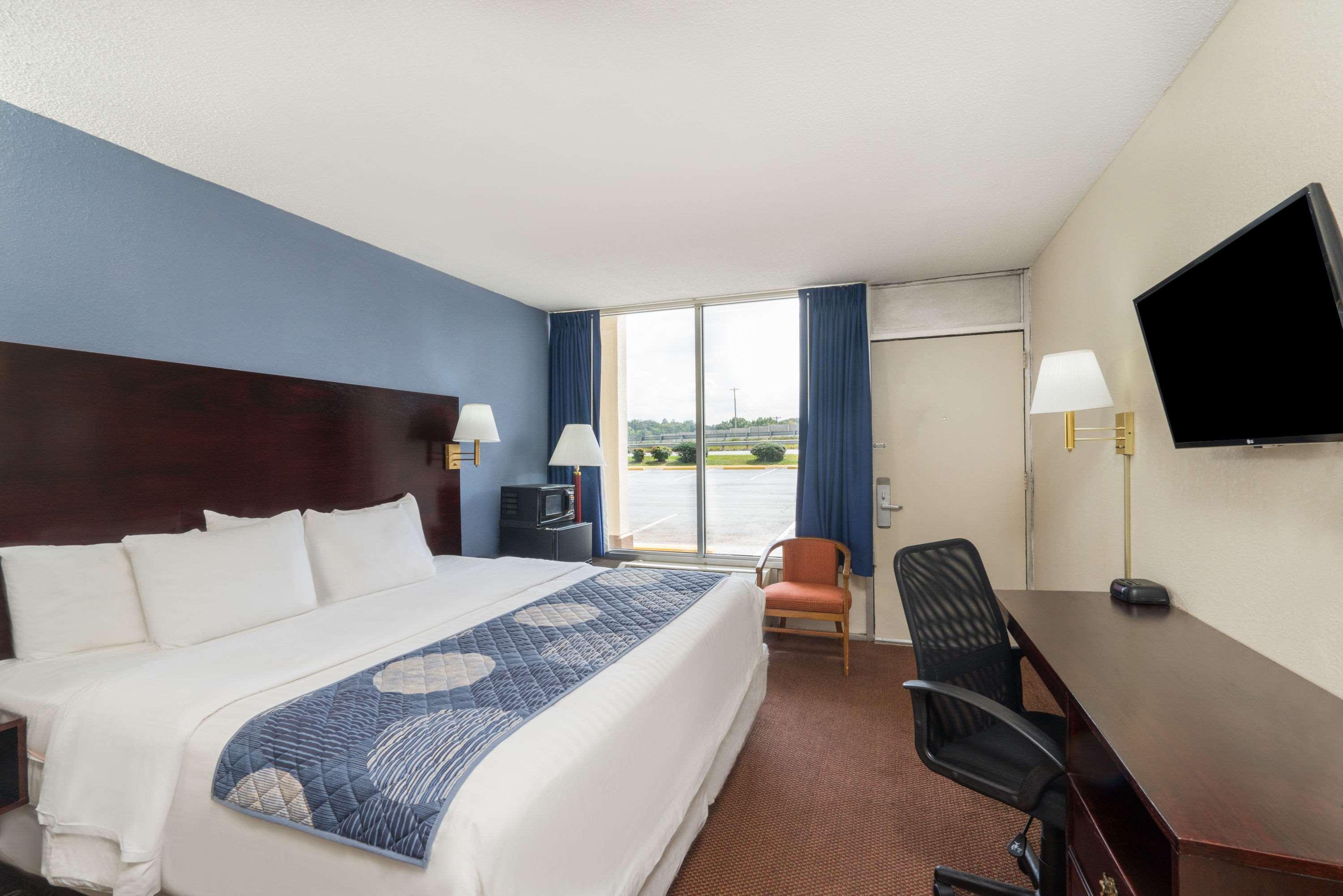 Days Inn By Wyndham Statesville Exterior photo