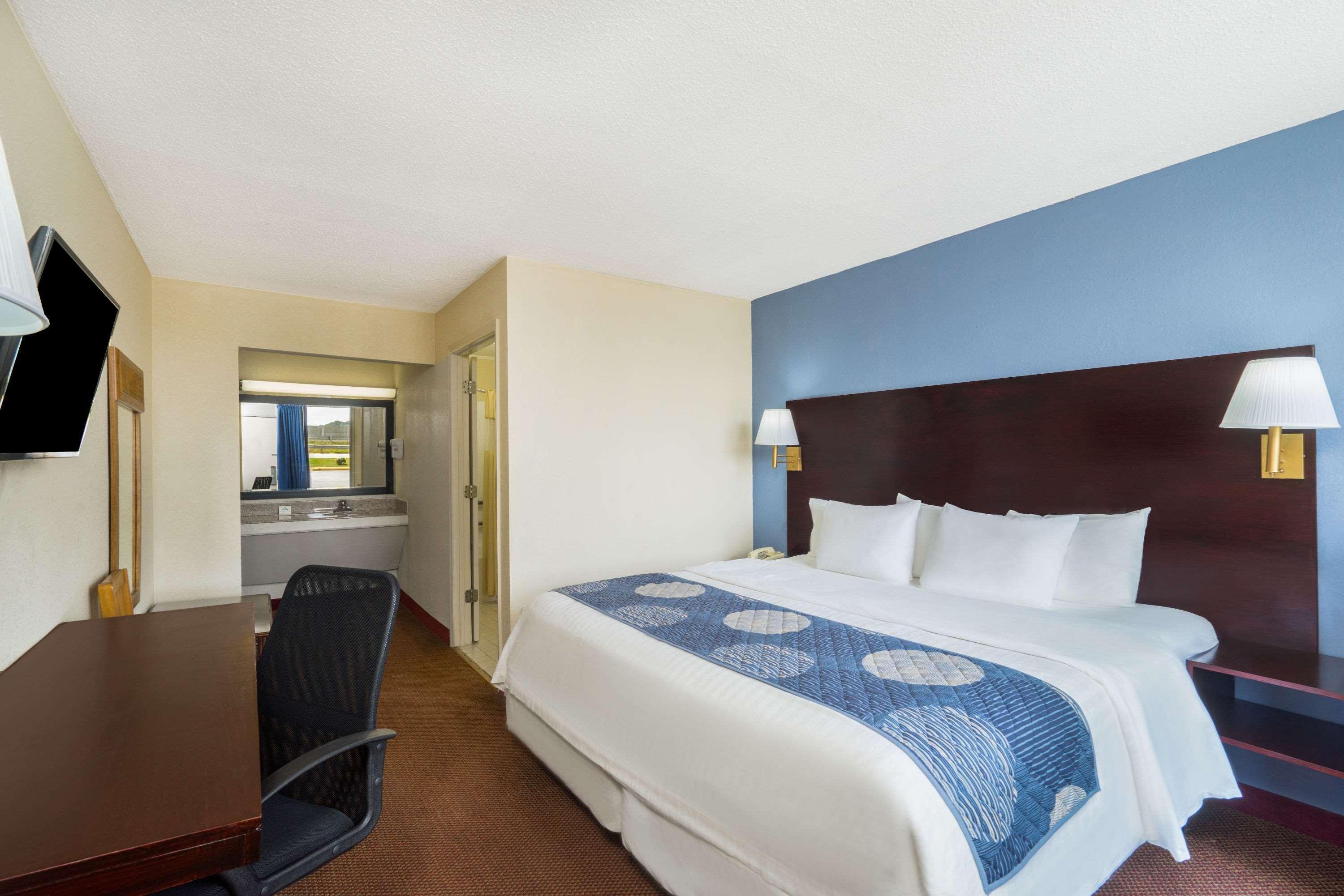 Days Inn By Wyndham Statesville Exterior photo