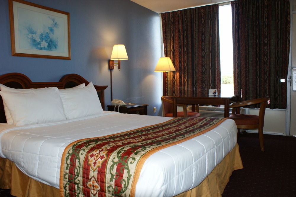 Days Inn By Wyndham Statesville Exterior photo