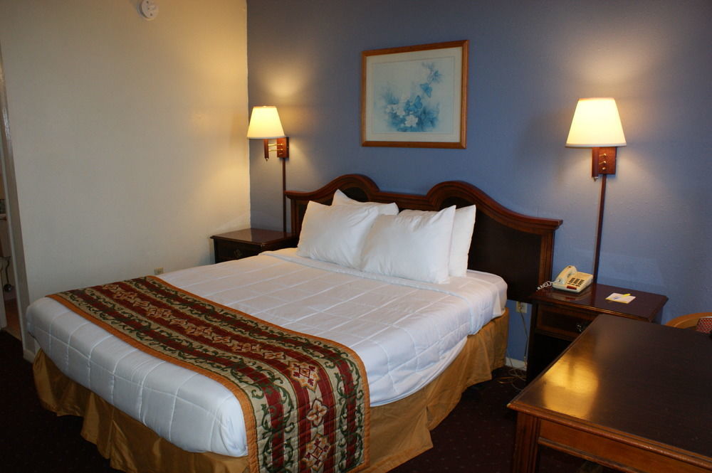 Days Inn By Wyndham Statesville Exterior photo