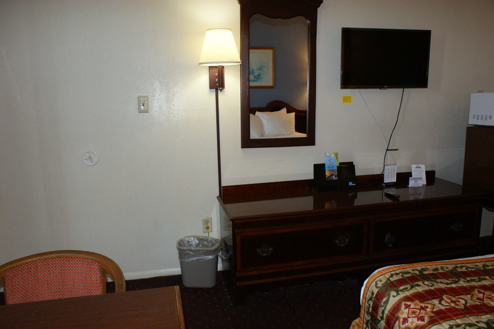 Days Inn By Wyndham Statesville Exterior photo
