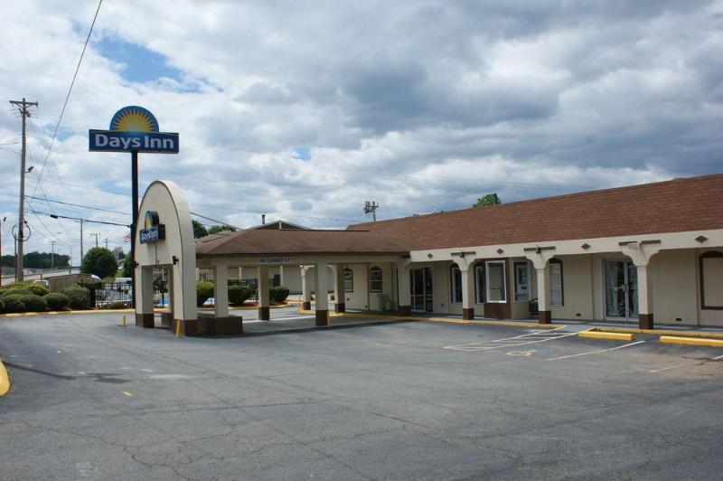 Days Inn By Wyndham Statesville Exterior photo