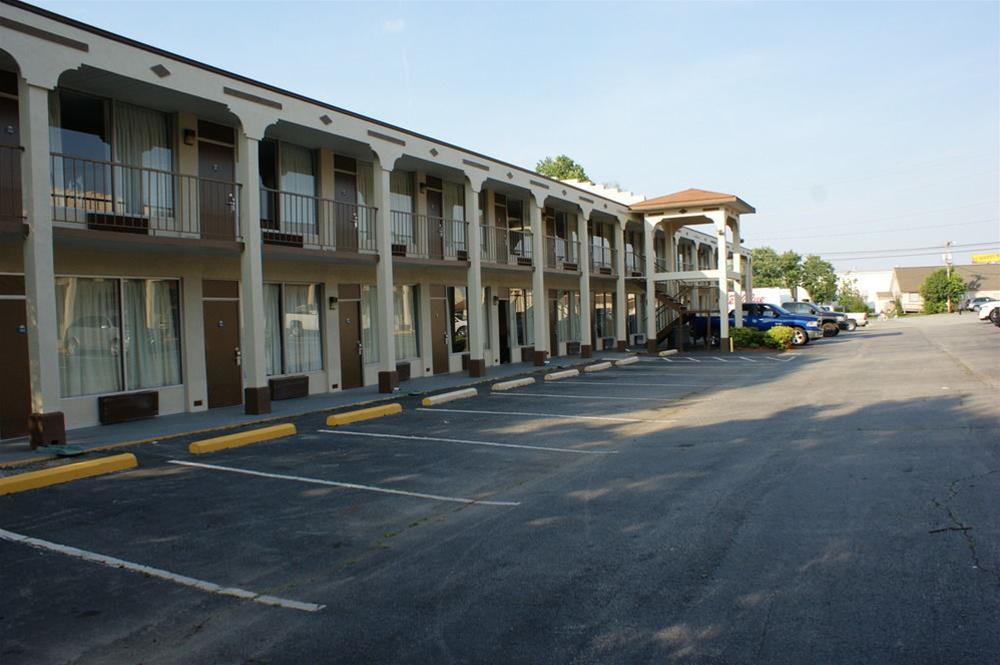 Days Inn By Wyndham Statesville Exterior photo