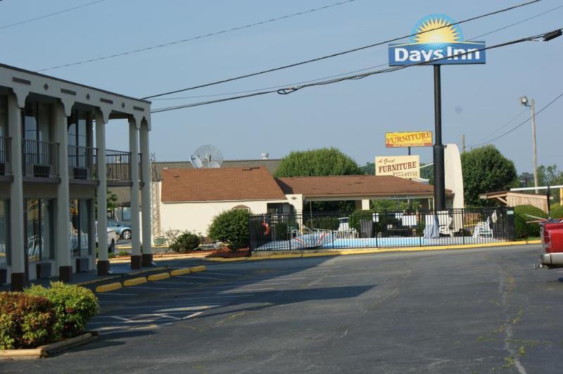 Days Inn By Wyndham Statesville Exterior photo