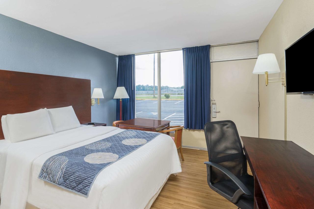 Days Inn By Wyndham Statesville Exterior photo