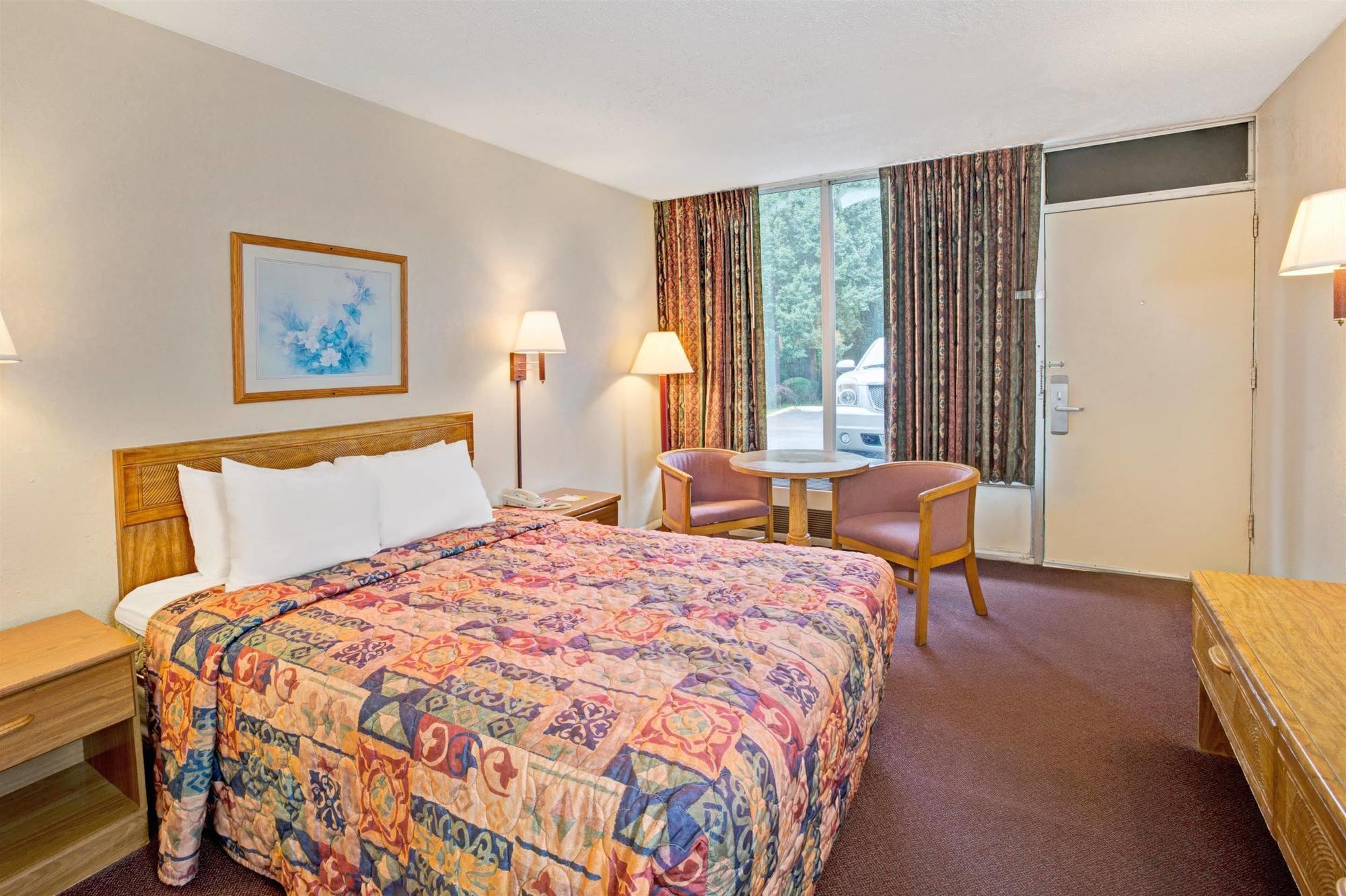Days Inn By Wyndham Statesville Exterior photo