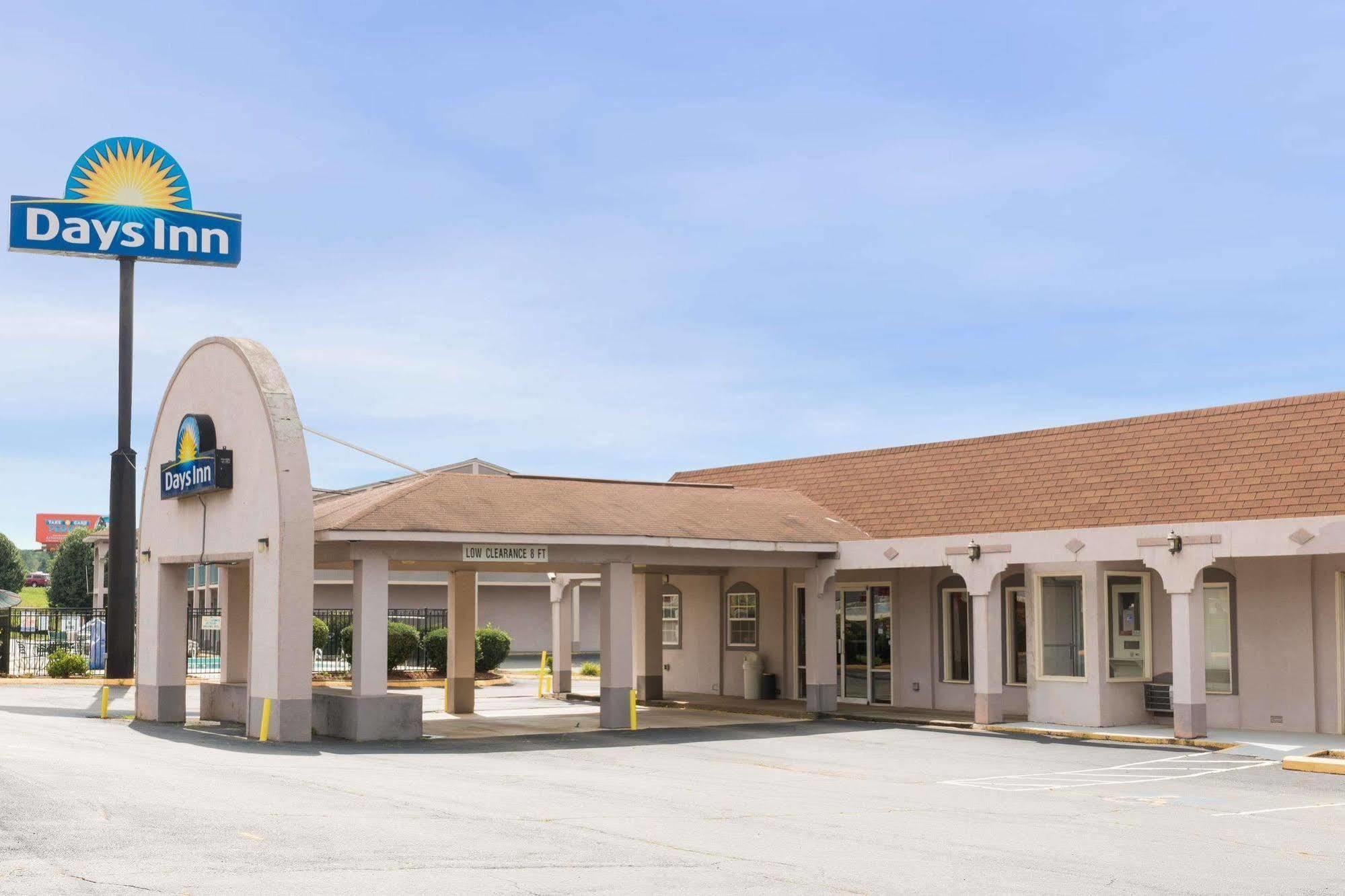 Days Inn By Wyndham Statesville Exterior photo