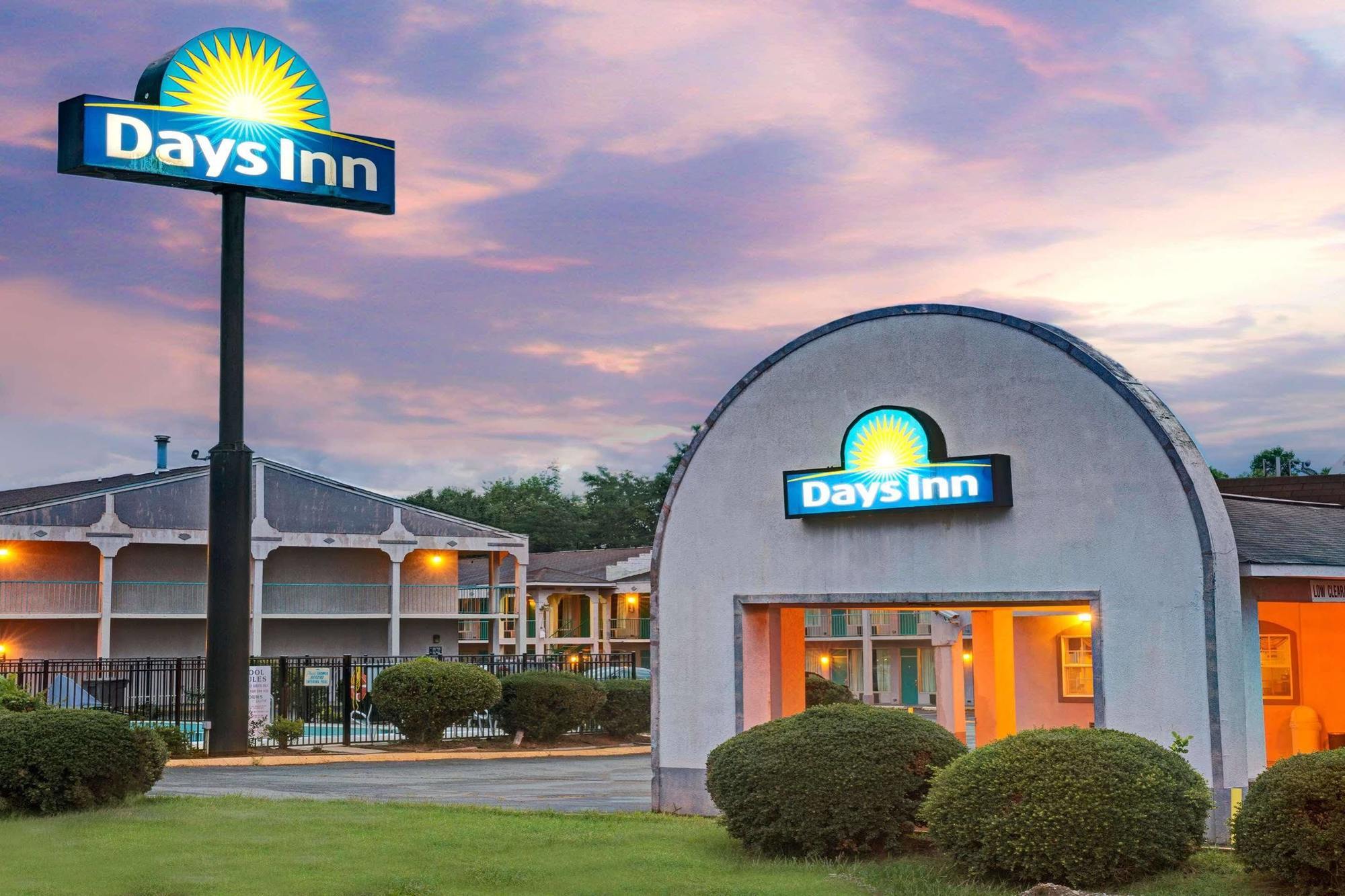 Days Inn By Wyndham Statesville Exterior photo